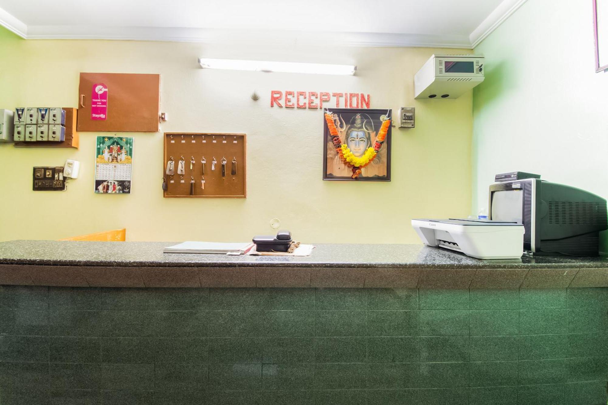 Spot On Sri Ratna Lodge Rājahmundry Buitenkant foto