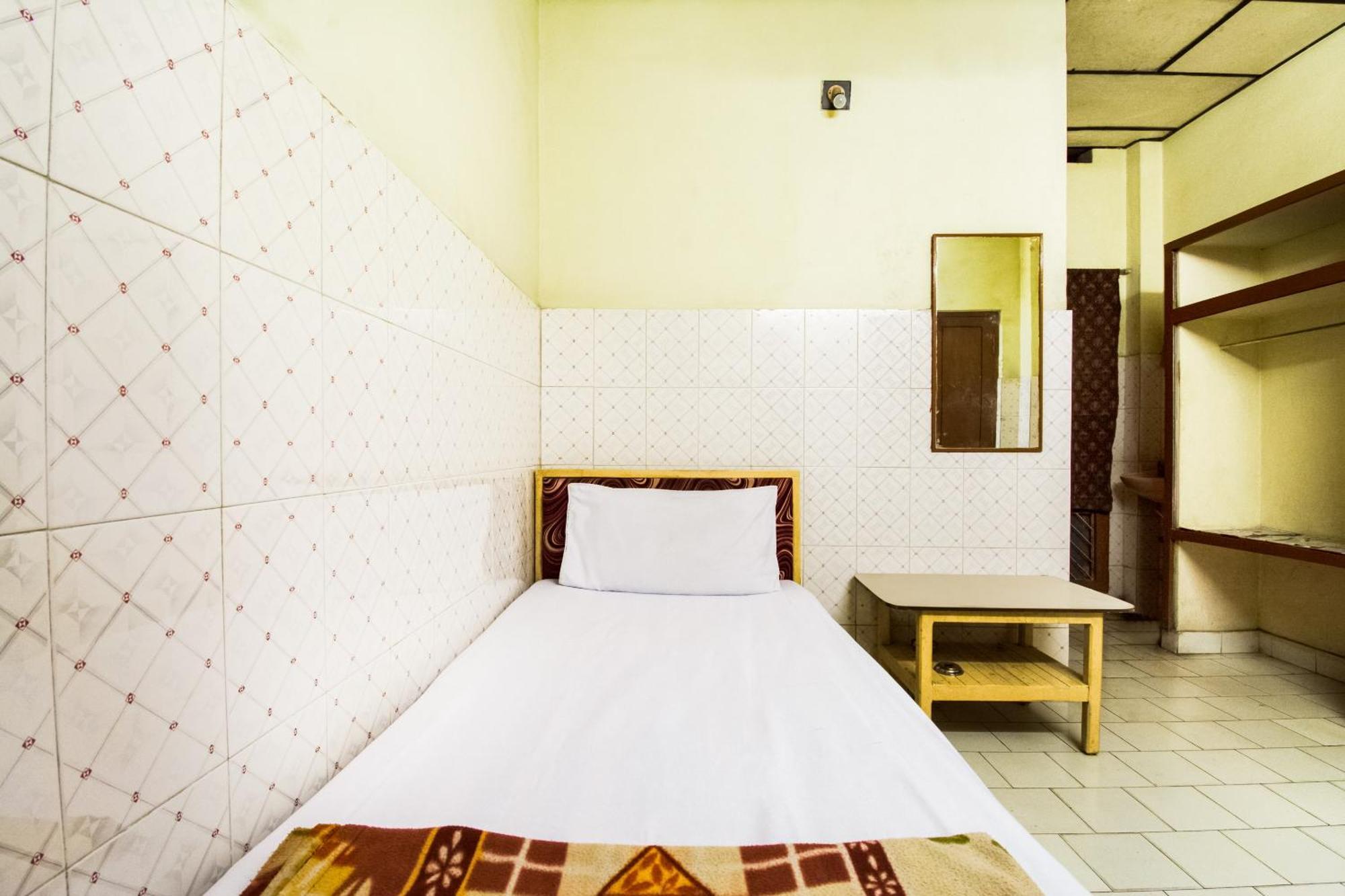 Spot On Sri Ratna Lodge Rājahmundry Buitenkant foto