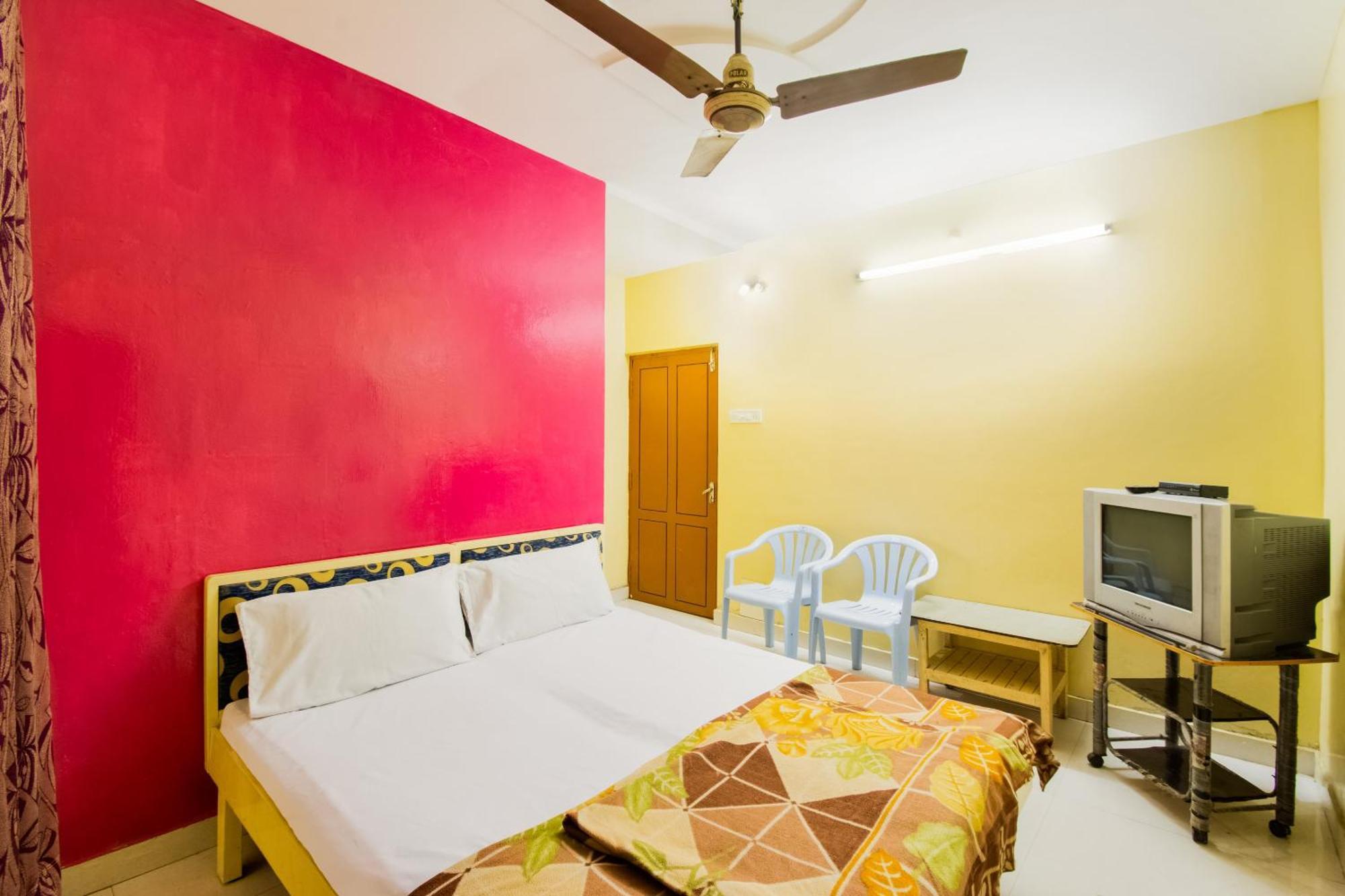 Spot On Sri Ratna Lodge Rājahmundry Buitenkant foto