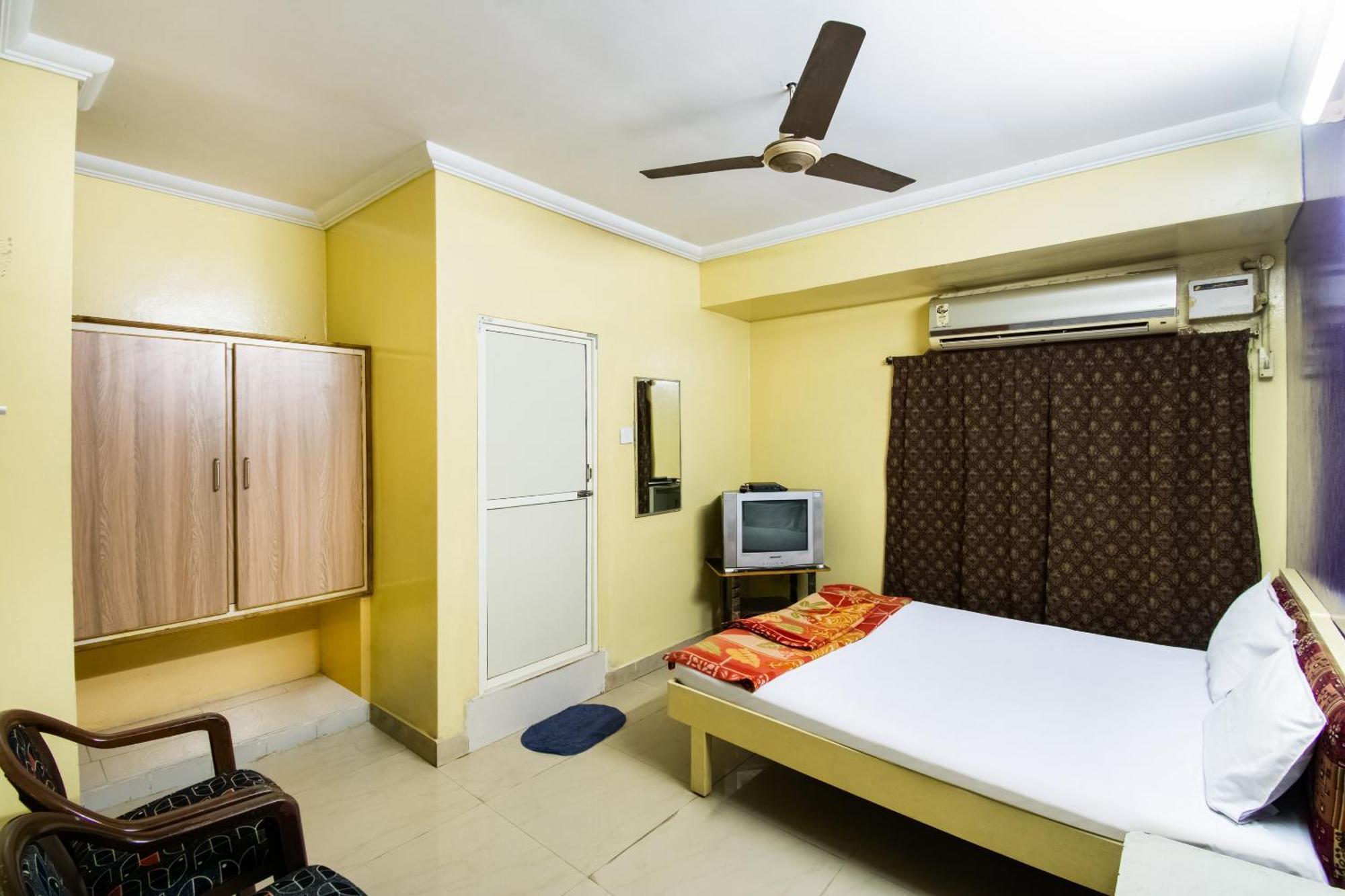 Spot On Sri Ratna Lodge Rājahmundry Buitenkant foto