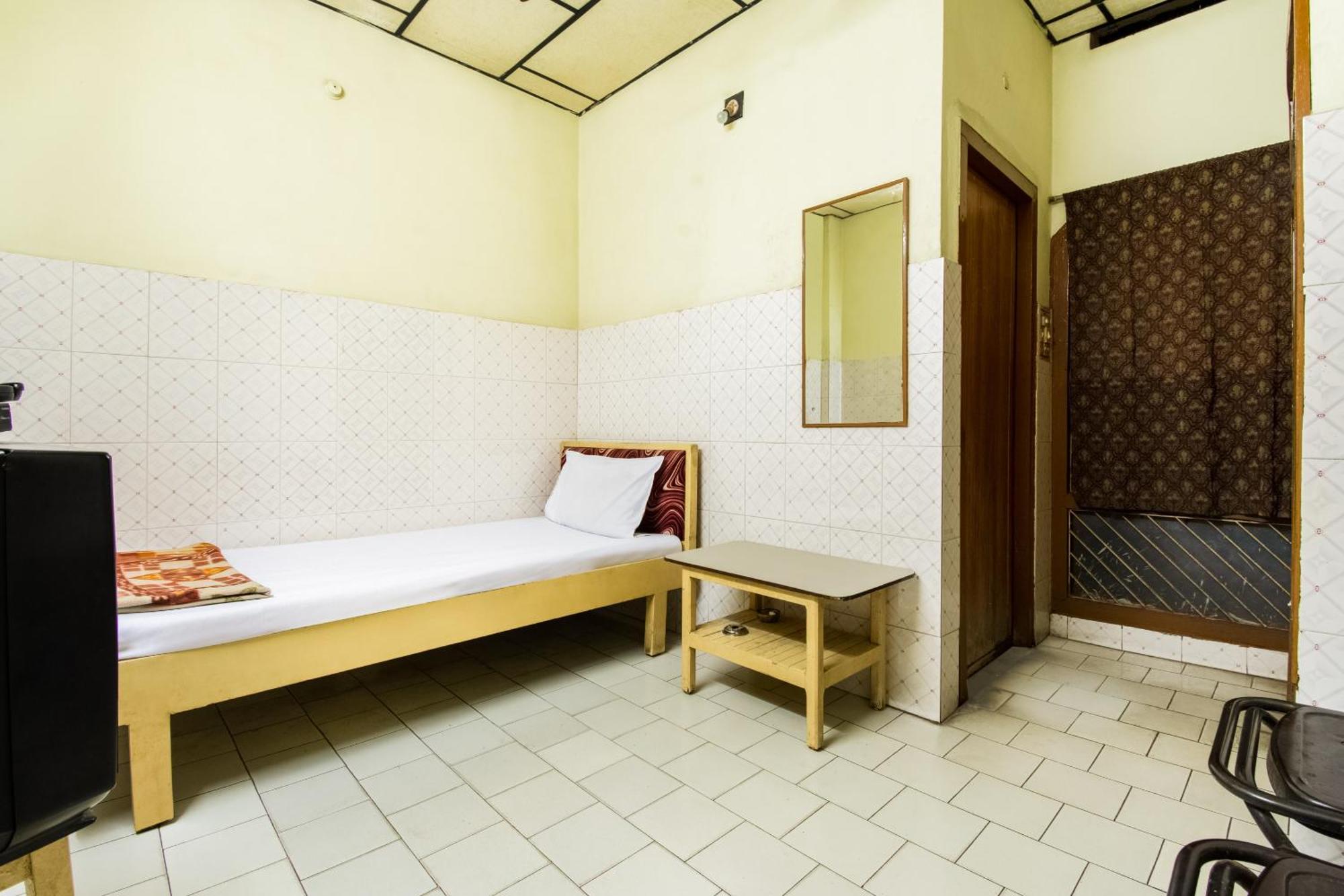 Spot On Sri Ratna Lodge Rājahmundry Buitenkant foto