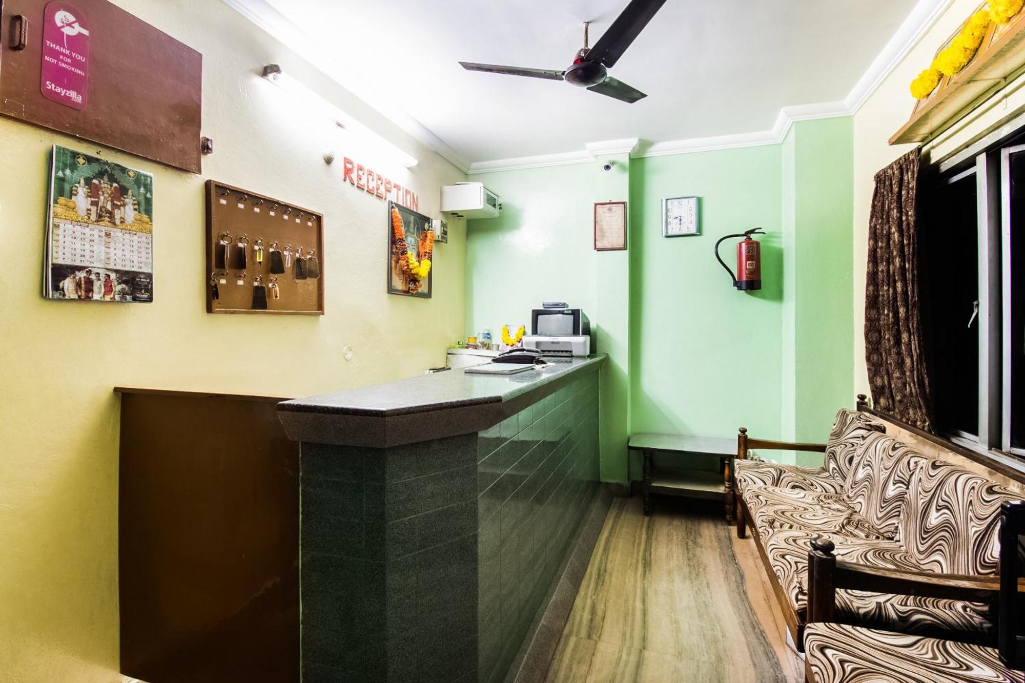 Spot On Sri Ratna Lodge Rājahmundry Buitenkant foto