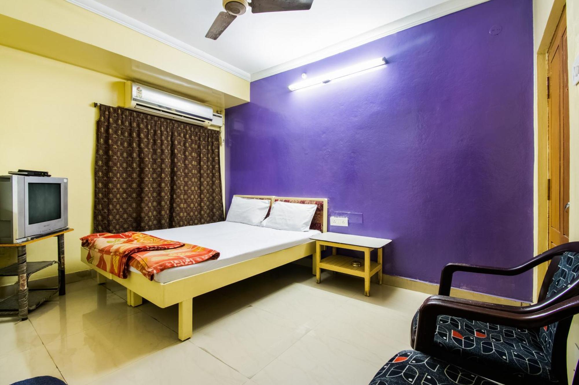 Spot On Sri Ratna Lodge Rājahmundry Buitenkant foto